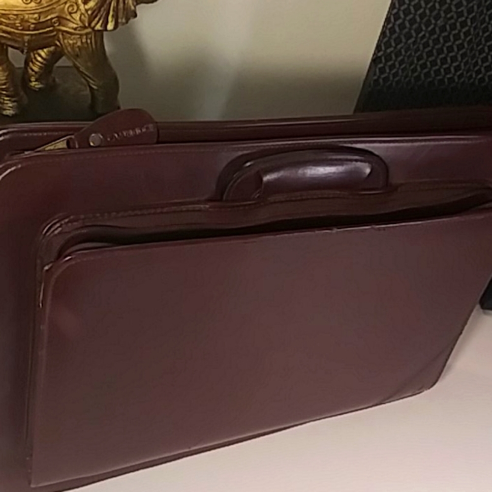 Cambridge Leather Messenger Bag